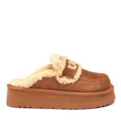 UGG Chloe Fluffy Platform Scuff 39 UGG Chloe Fluffy Platform Scuff -Jumbo Sale Store 1 bd2fcb36 af90 4391 b5a2 36e3a65ba31a